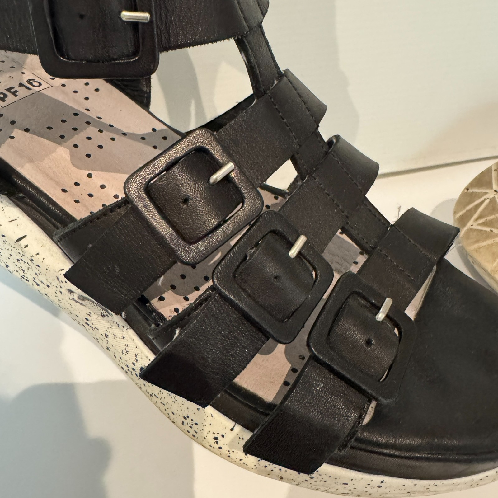 PF16 Italy Black Leather Platform Gladiator Sandals Buckle Up Size EU 41