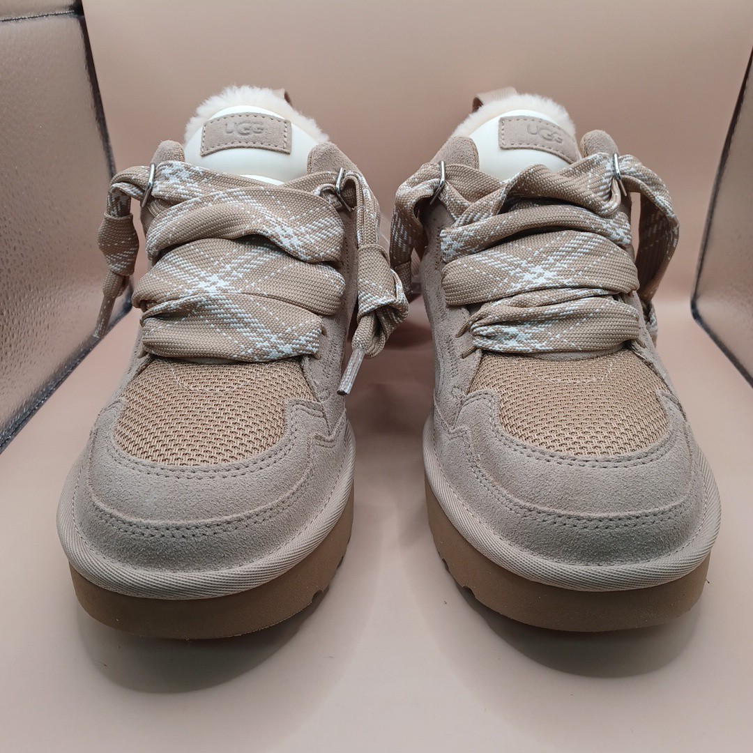 UGG Womens Lowmel Shoes In Sand Size 11 US