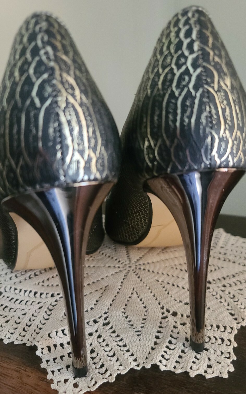Dune London ~ Size 10 ~ Black Reptile ~ 4.25″ Sweetheart Topline Heels