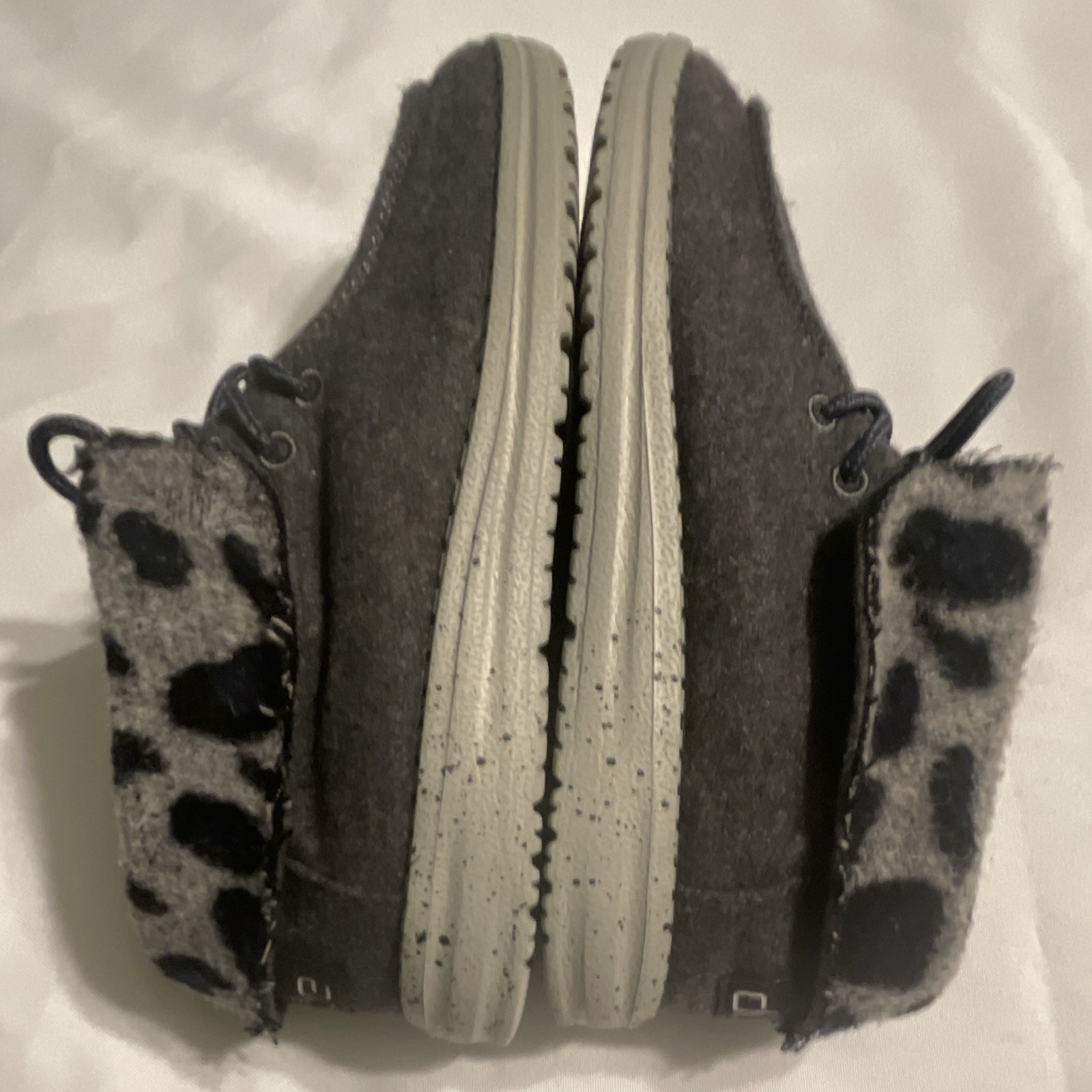 Hey Dude Brandy Women’s Gray Leopard Ankle Bootie Faux Fur Lined Lace Up US 6