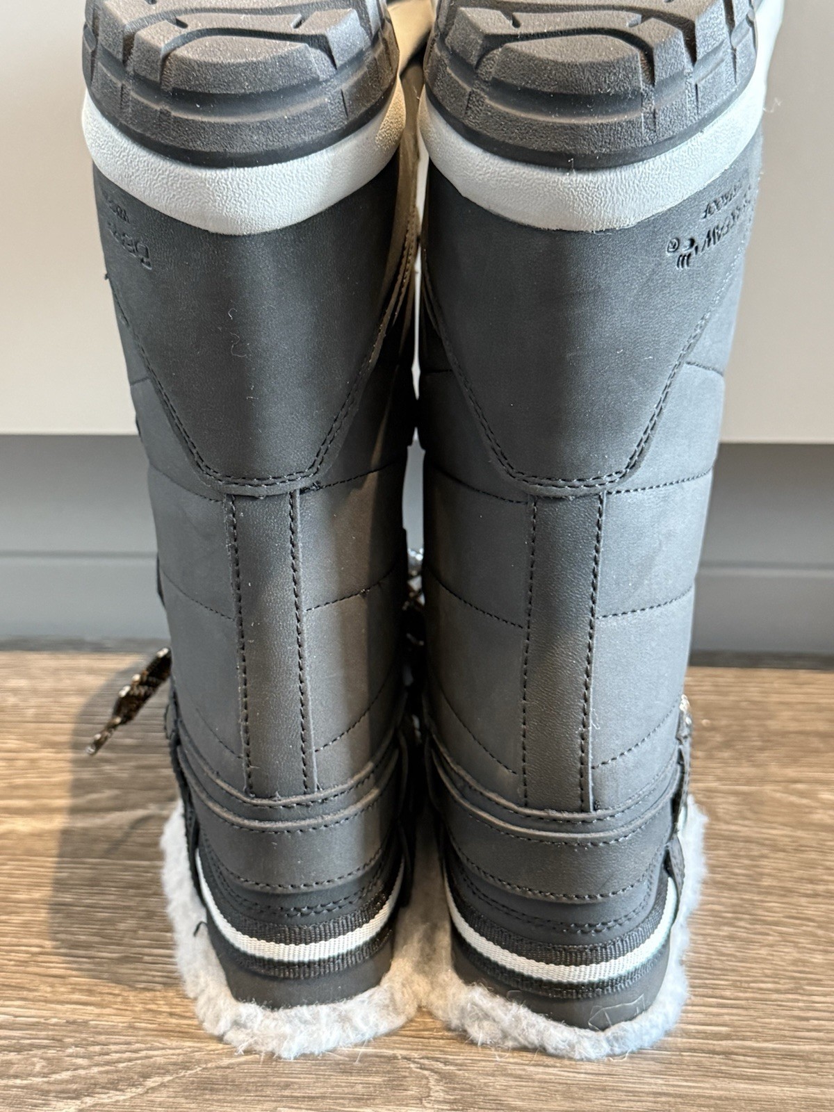 NEW Bearpaw Desdemona Leather / Synthetic Winter Boots Black Women Size 6/37
