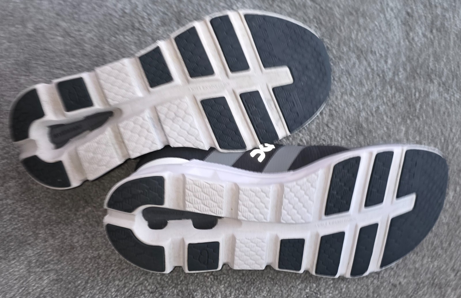 ON Running Cloudrunner Women 11 / Mens 9 ‘Eclipse/Frost’ Running Shoes 46.99017