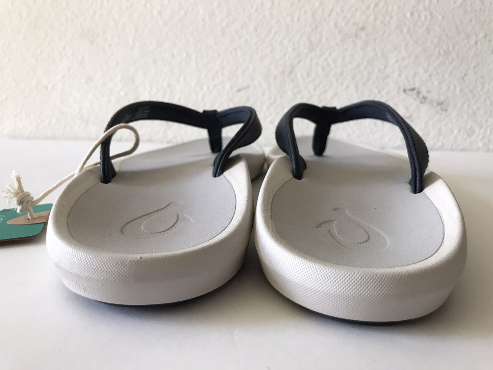 WOMEN’S OLUKAI PI’OE TRENCH BLUE/MIST GREY FLIP FLOP BEACH/POOL SANDALS 9 NWT