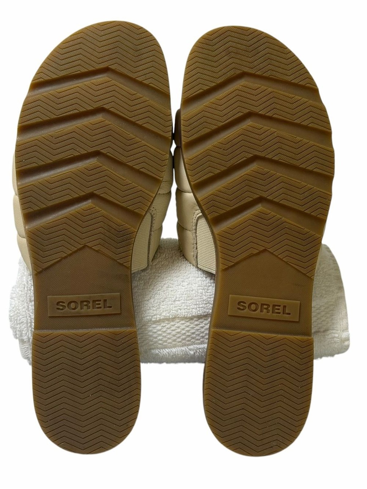 Sorel Quilted Padded Ella IIU Slide Mules in Honey White, Gum 16- Women’s 8.5