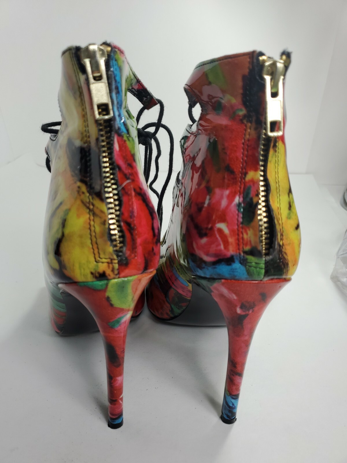 Steve Madden Beautiful Super Colorful Abstract Pattern 4.5″ heels Sandal 9M