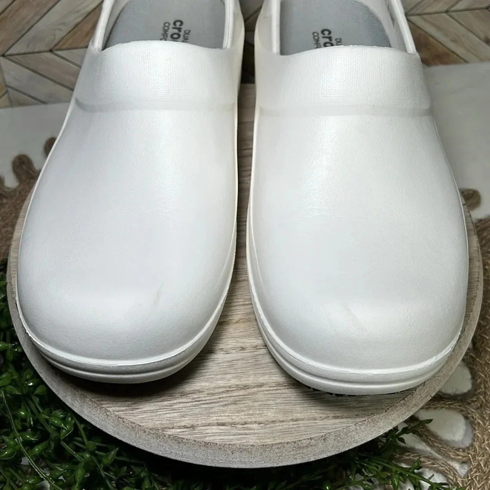 CROCS Dual Comfort Clogs White Slip On Nursing Workwear Dress Code Waterproof