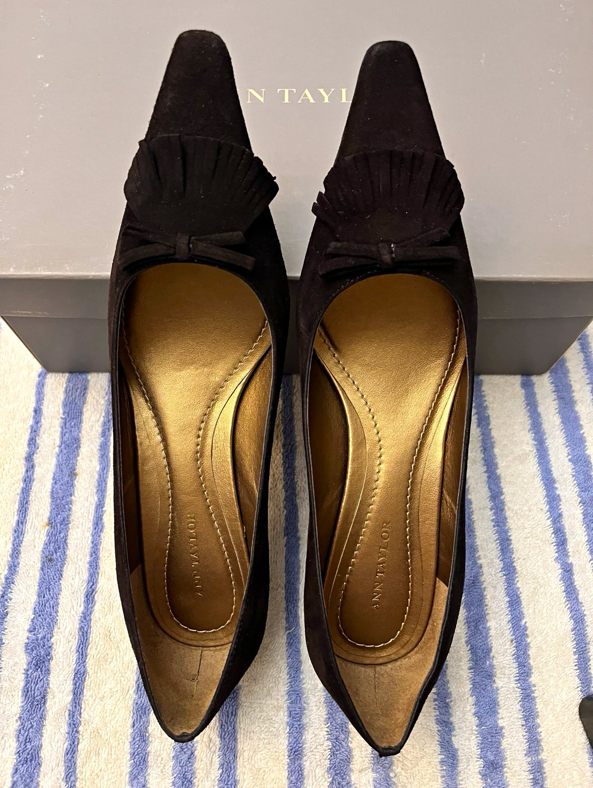 Ann Taylor Brown Suede Bow Pointed Toe Slip-On Pumps Heels Women 6M