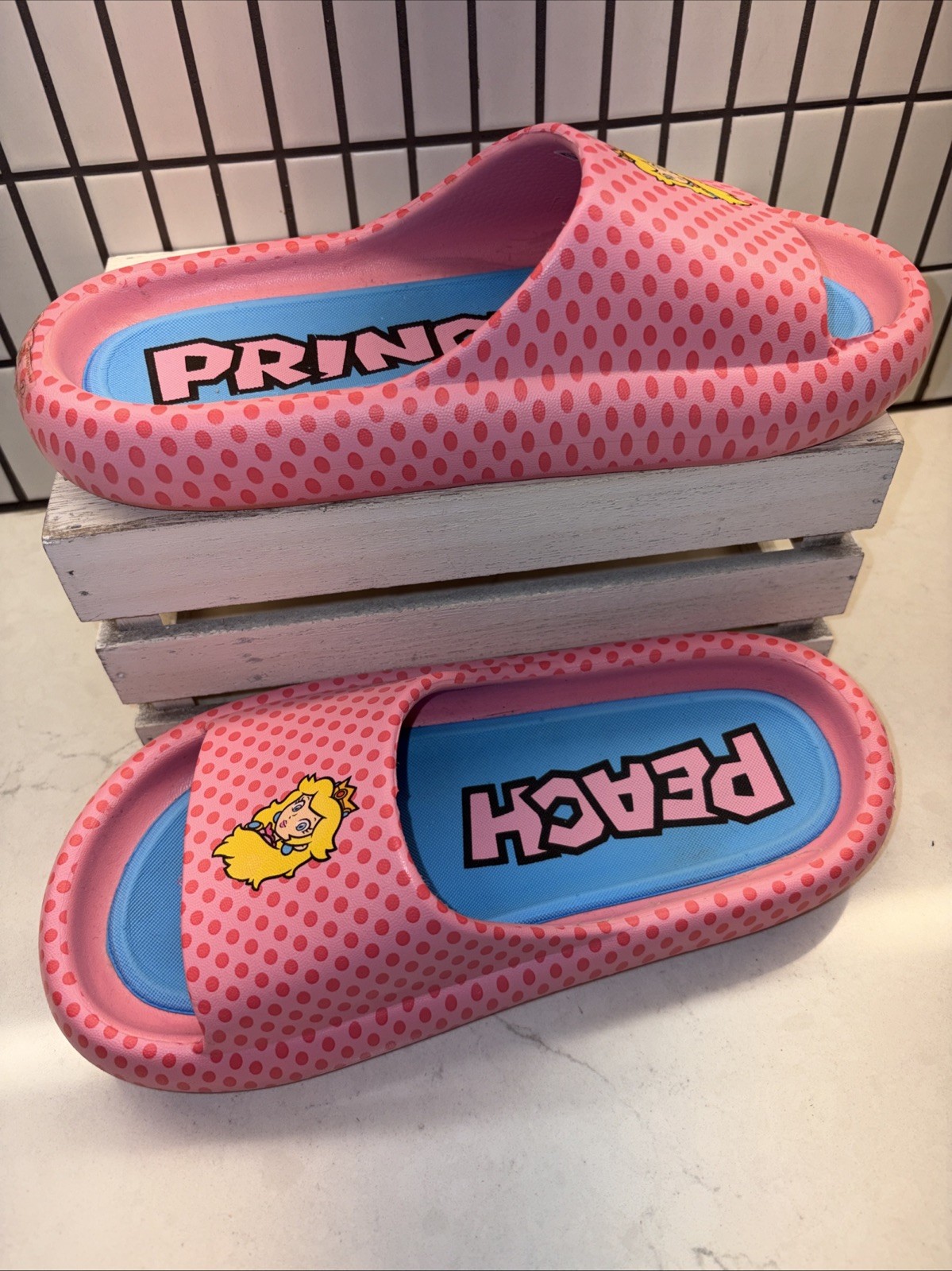 Nintendo Super Mario Womens Princess Peach Slide Sandals Size 7 Pink