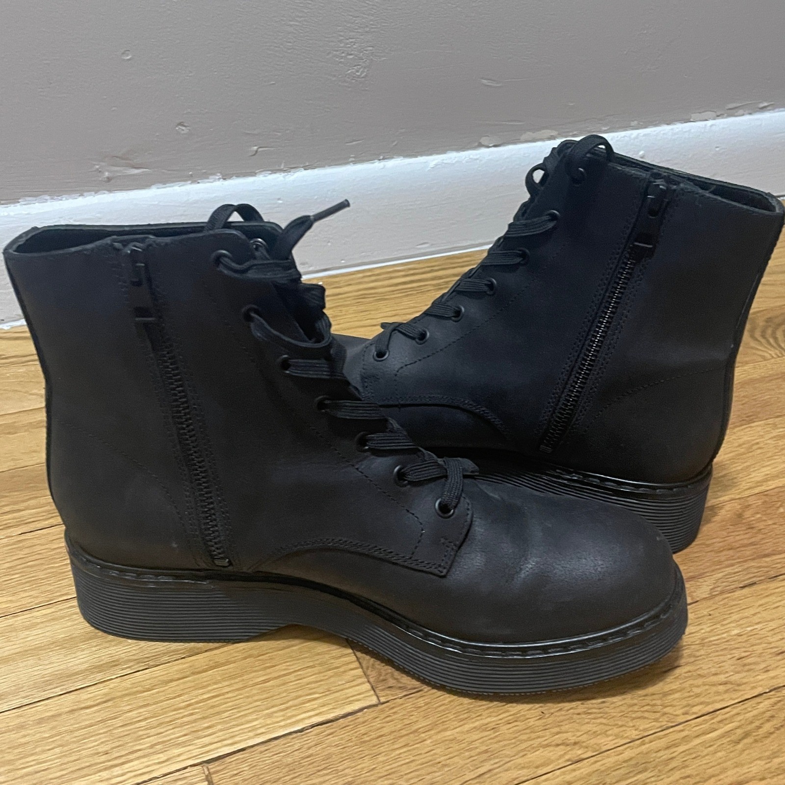 Vince Black Combat Boots Side Zip Platform Lug Sole Lace Up Women’s 10M 40