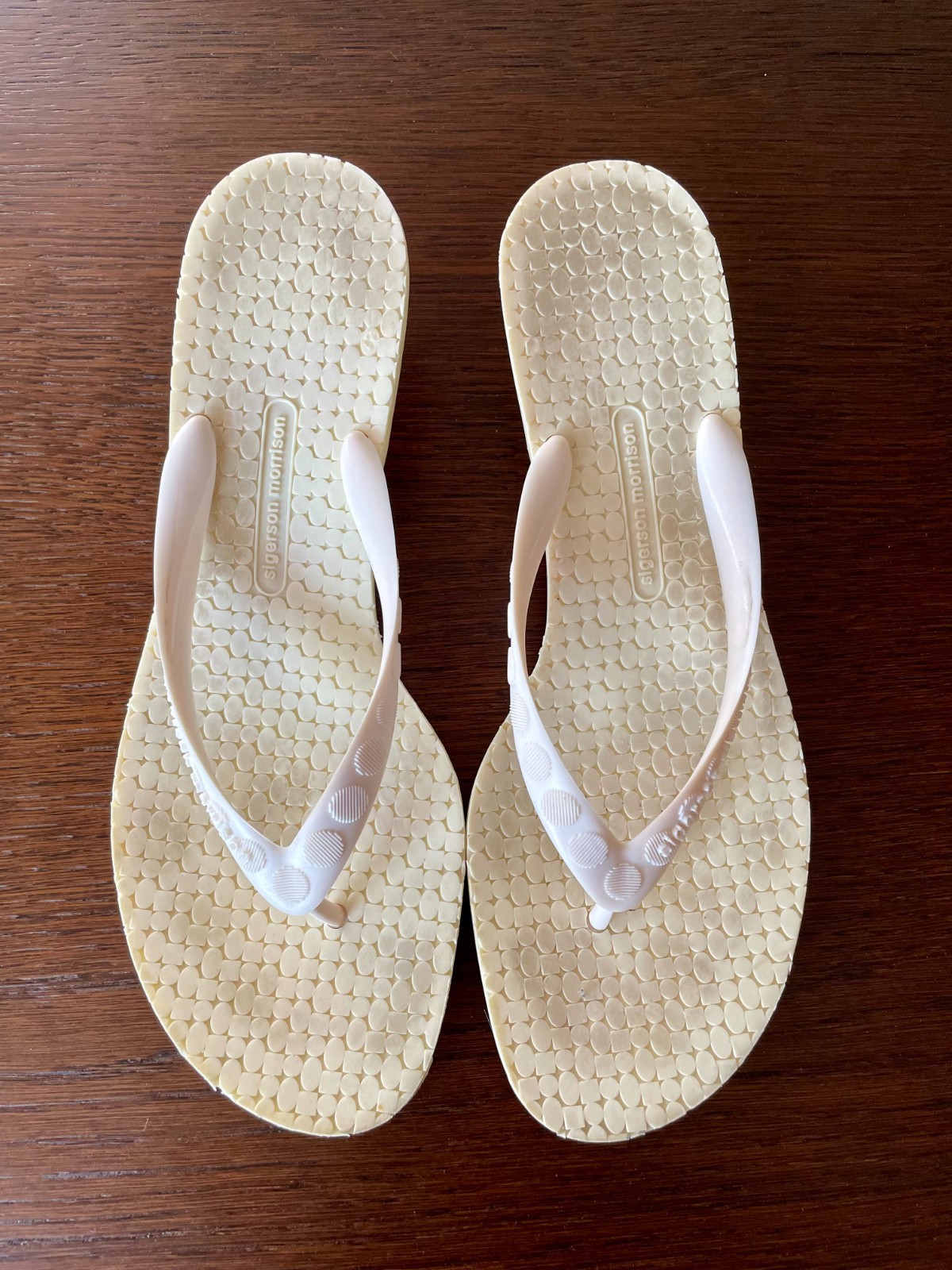 REDUCED Again! Sigerson Morrison Kitten heel «Flip-Flops»