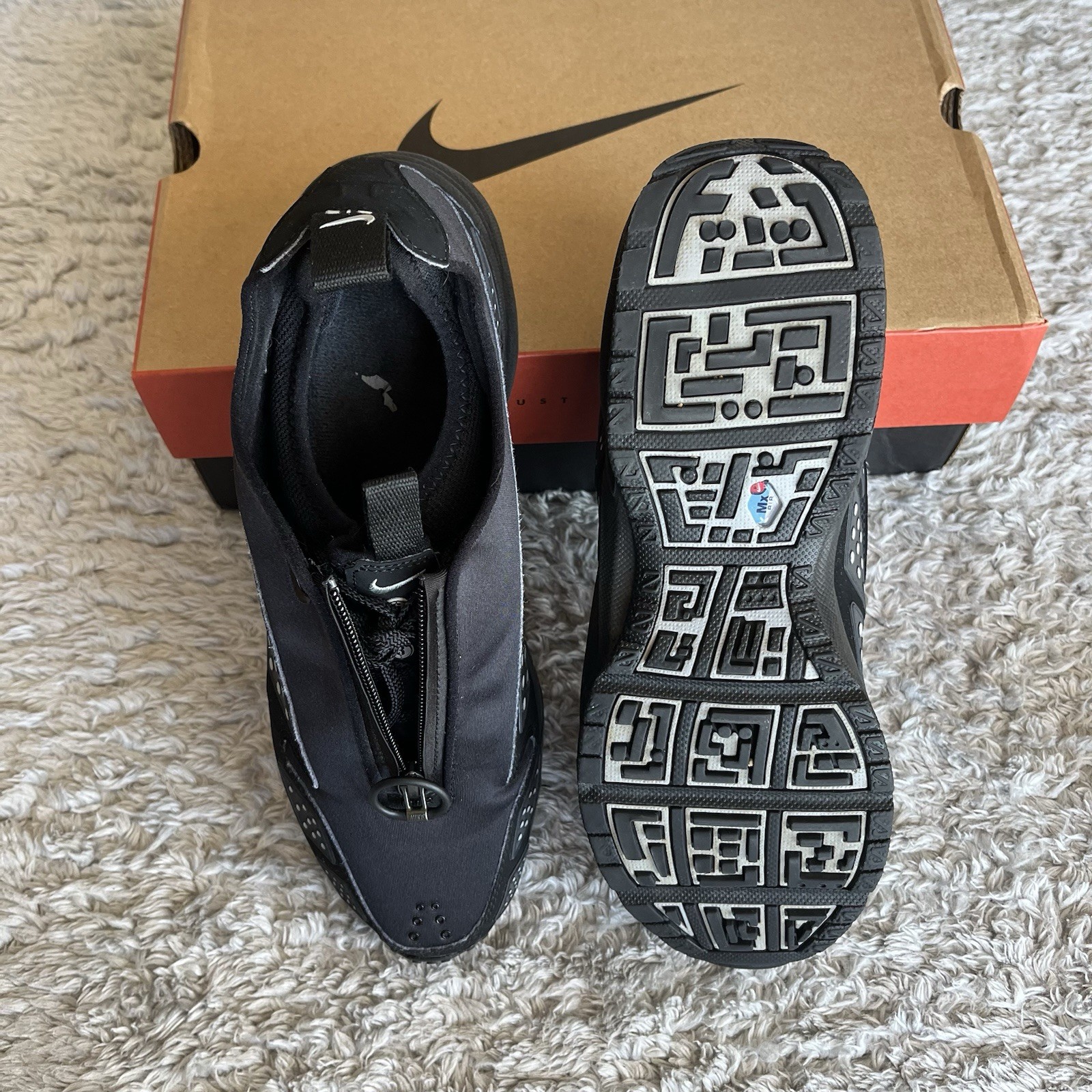 Size 10 – Nike Air Sunder Max Black Silver W