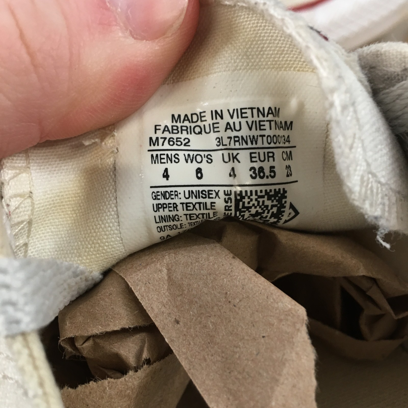 Converse Chuck Taylor All Star Shoes Mens 4 Womens 6 Lace Up Sneakers Canvas Whi