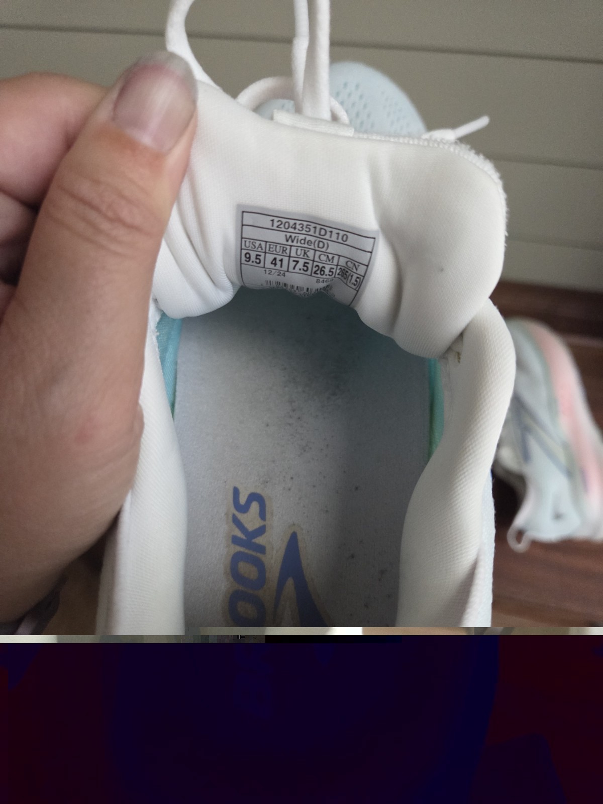 Brooks Glycerin GTS Women’s Lace-Up Low Top Running Sneaker White Blue Mint