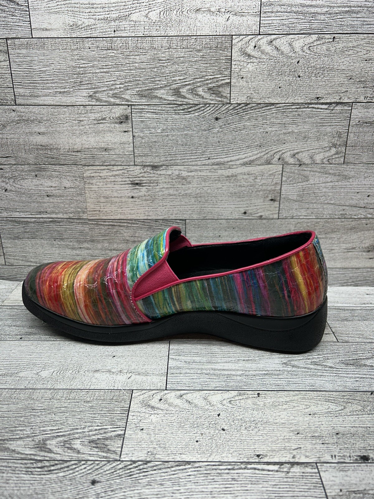 Nursing Work Shoe Spring Step Skitelz Red Rainbow Size 7.5 M Non-Skid