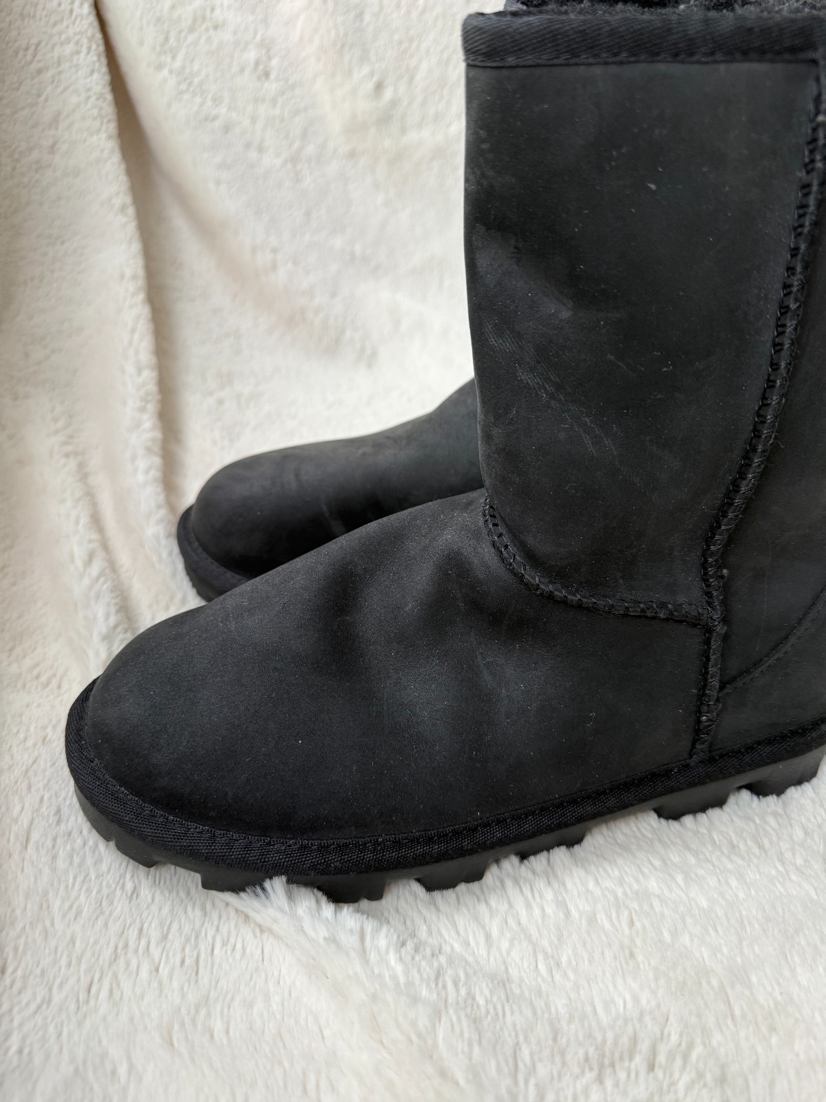 NWD UGG Women’s Essential Short Leather (1111513) US7/UK5/EU38