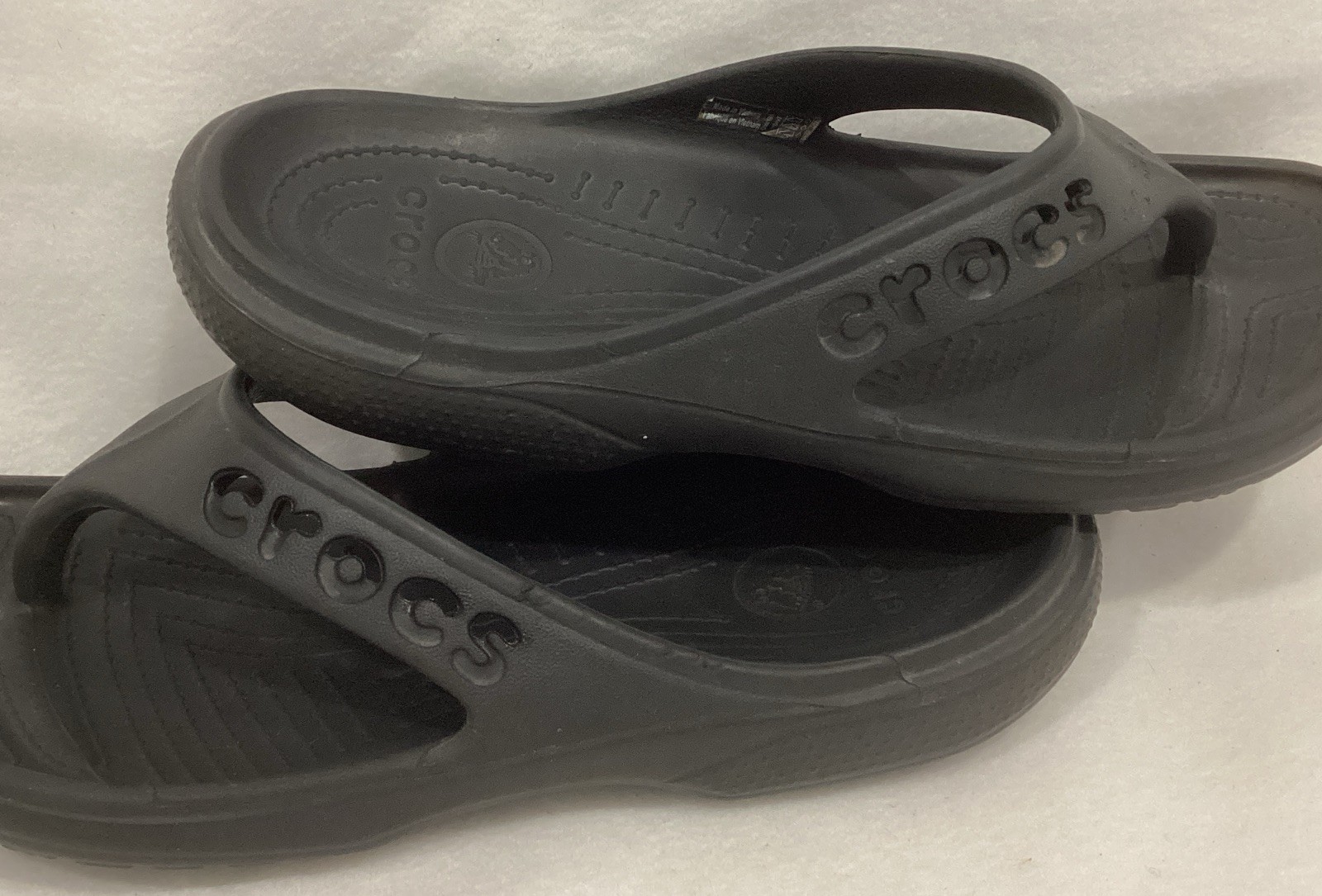 Crocs Baya Flip Flop Sandals Black Thong Slip On Spell Out Mens 5 Womens 7