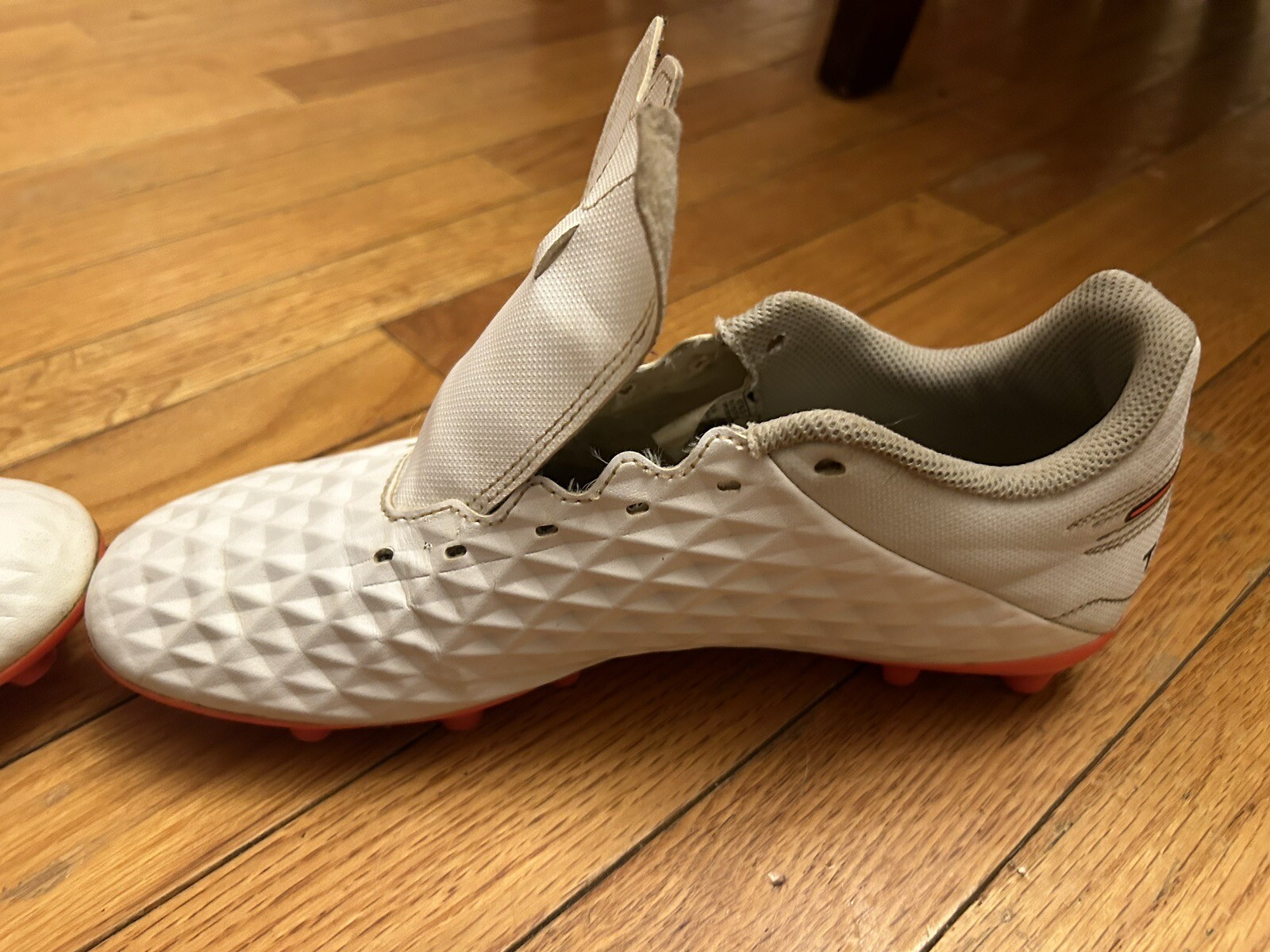Nike Tiempo Legend 8 Soccer Cleats WoMens Size 7 White/Neon Pink AT6107-163 Nice