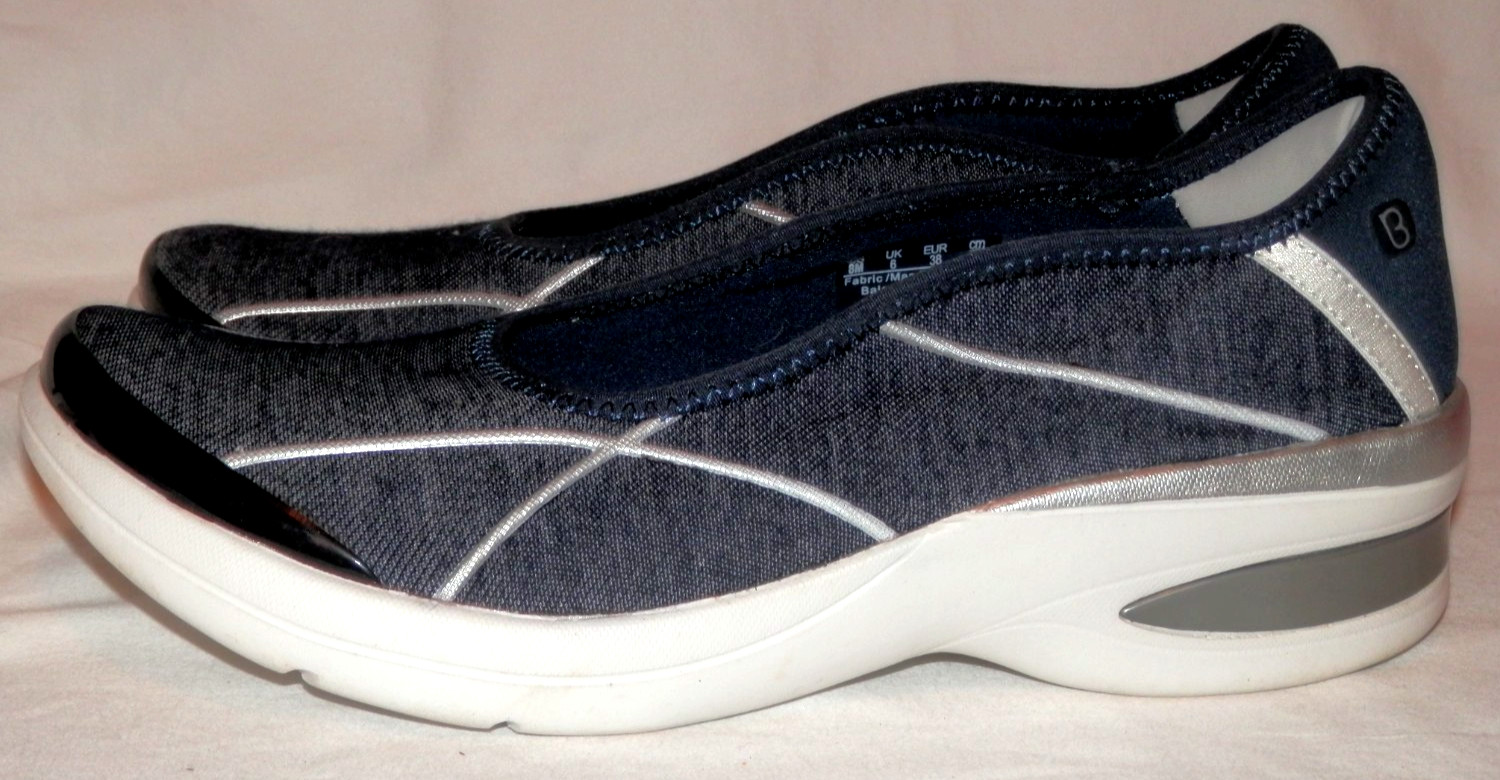Bzees Ruby Washable Slip-on Comfort Walkers sz. 8M Navy Blue Denim/White Trim