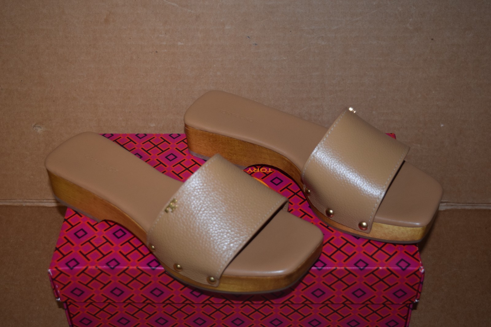 TORY BURCH PASCAL TUMBLED CLOG SANDALS TIRAMISU, 7, 7.5, 10.5