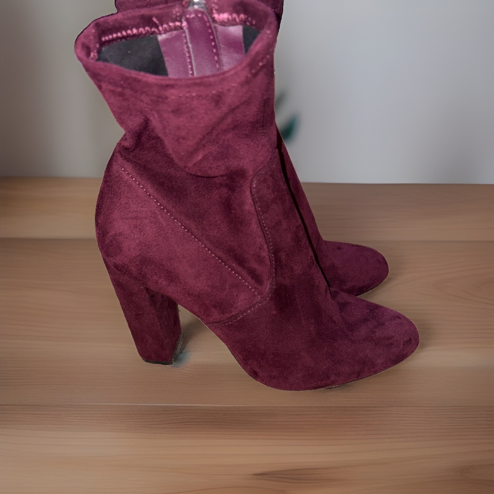 Steve Madden Burgundy Velvet Block Heel Ankle Boots. Size 7