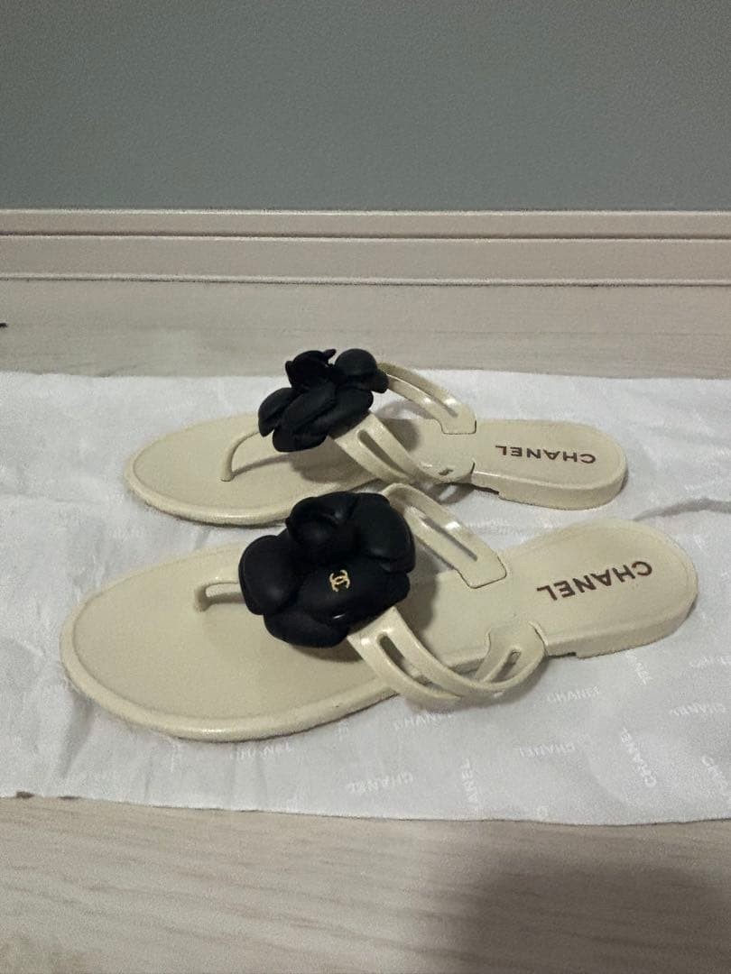 CHANEL Camellia Beach Sandals Size 38 24cm Black White Excellent Condition