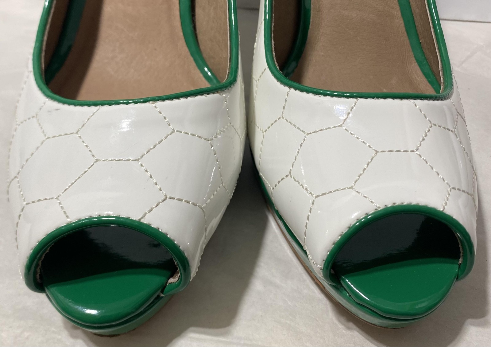 Charis & Doxa Heels Womens Size 7.5 White Soccer Stitch Striker Green Peep Toe