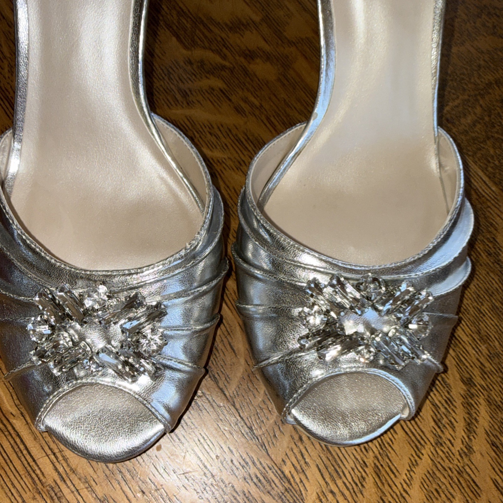 David’s Bridal Metallic Silver Desi Pumps Size 9 1/2 New With Box