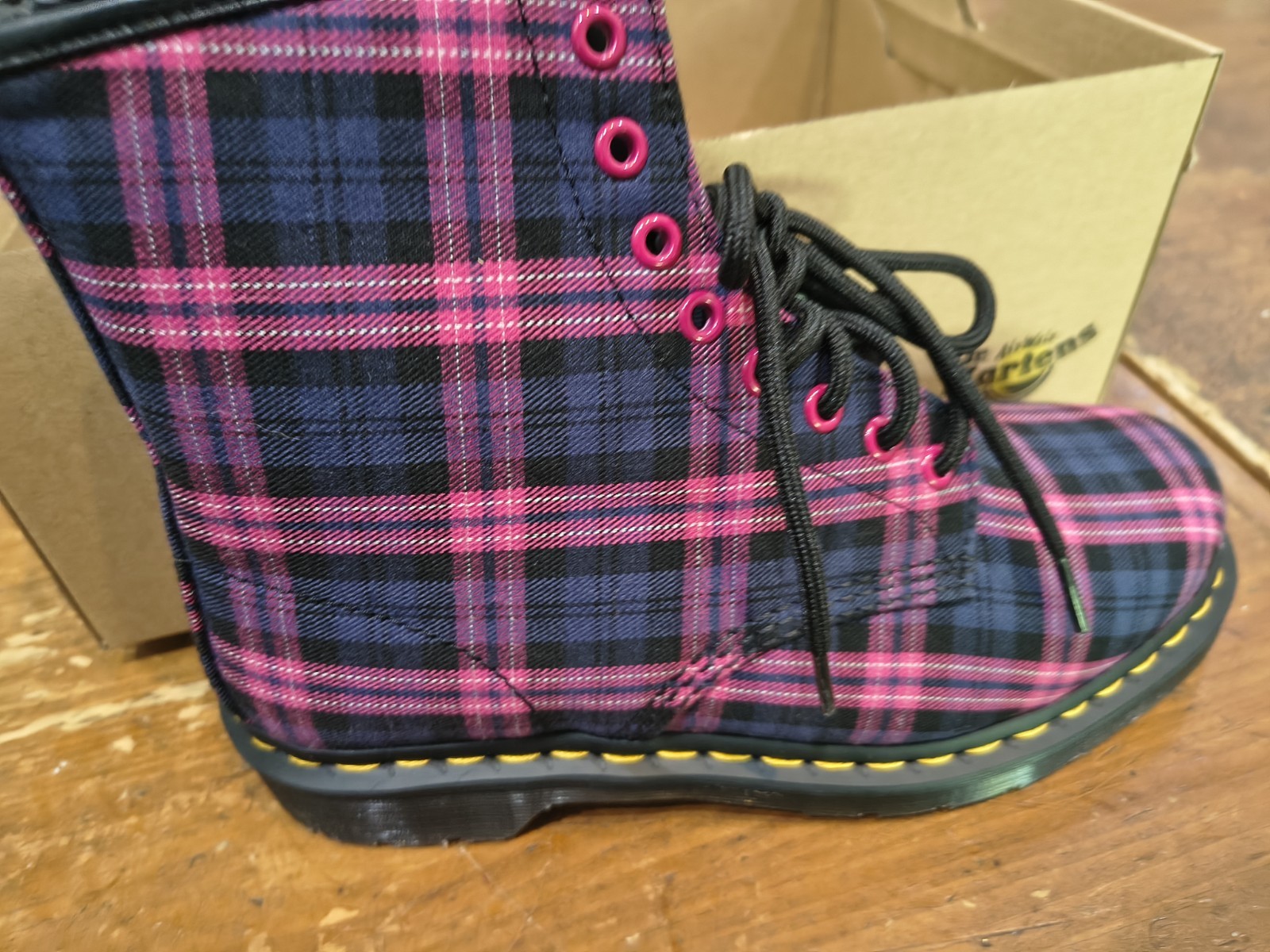 Dr. Martens 1460 Women’s Pink/Black Tartan Canvas Combat Ankle Boots US 9