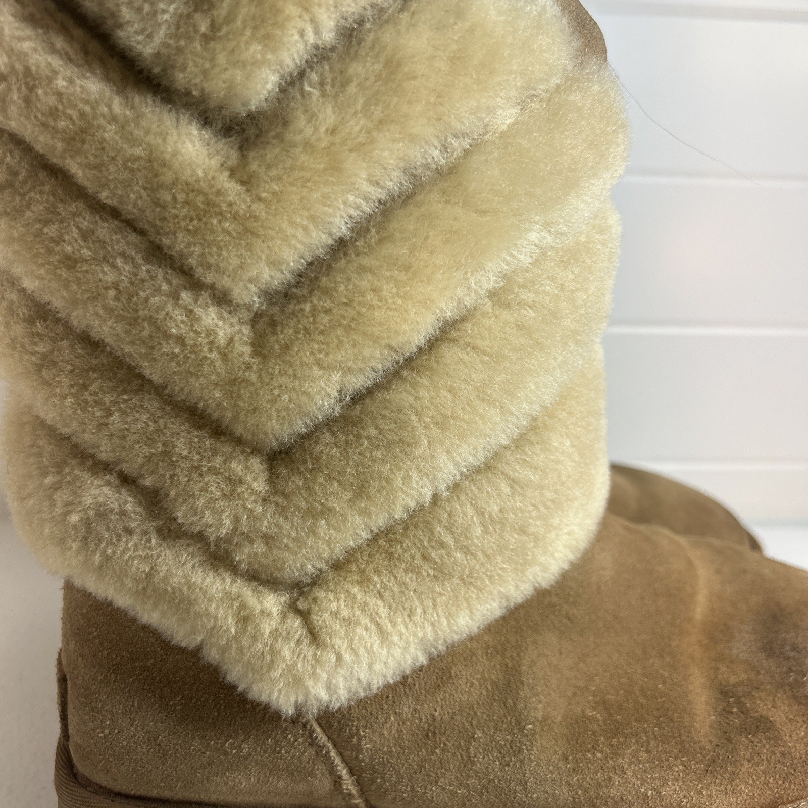 UGG Tania Boots Womens Size 7 Suede Sheepskin Chestnut Mid Calf Fur