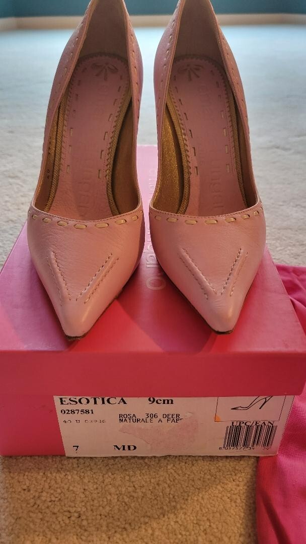 EMANUEL UNGARO PARIS 9cm/ 3.5” heels Light Pink soft leather Pumps – Sz 7M