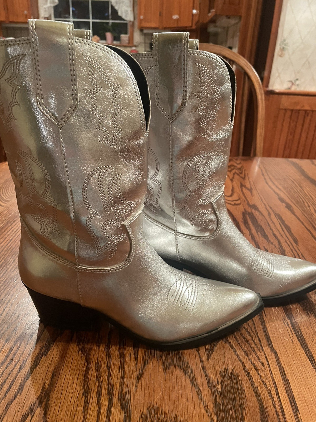 Indigo Road Ladies Silver Cowboy Western Boots SZ 6.5 N W T