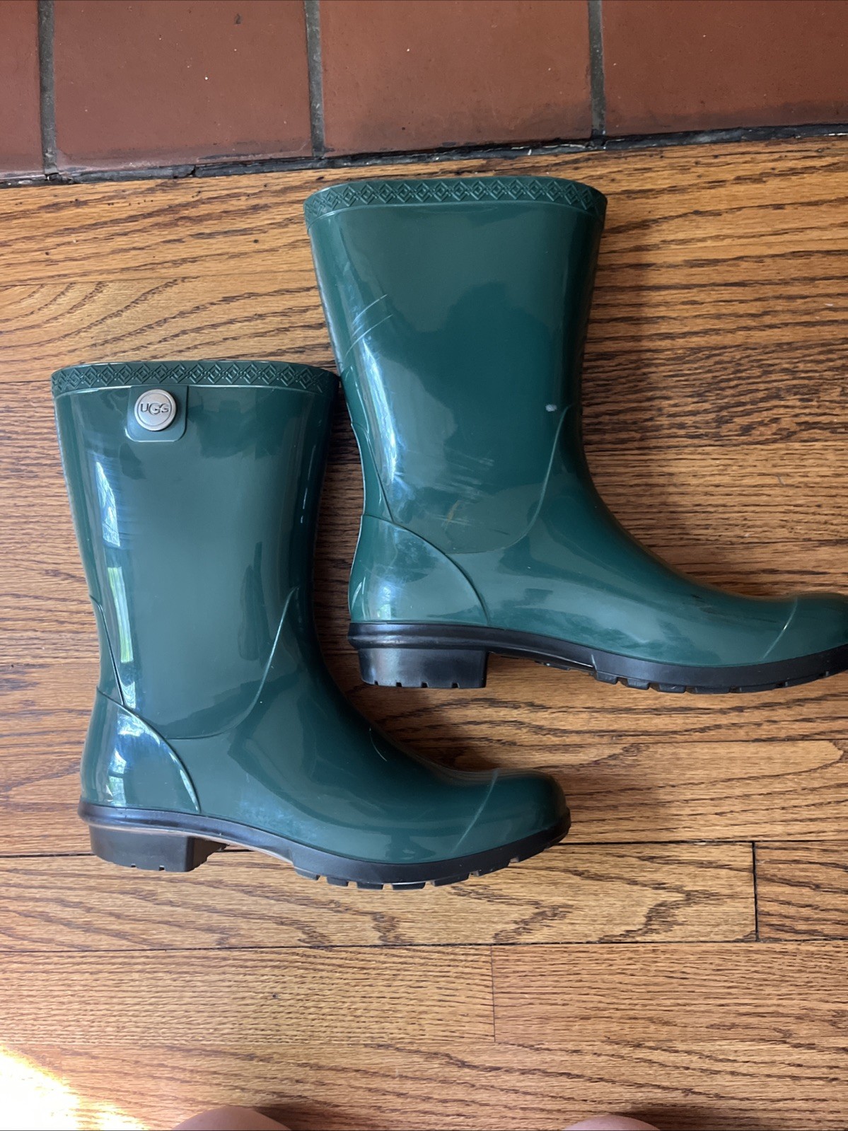 UGG Sienna Glossy Pine Green Rain Boots Size 8 Women’s Waterproof EUC