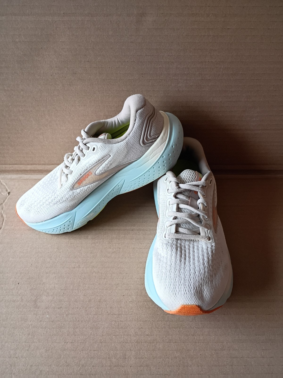 Brooks Glycerin GTS 21 Womens Sz 7.5 Running Gym Shoes Coconut Aqua