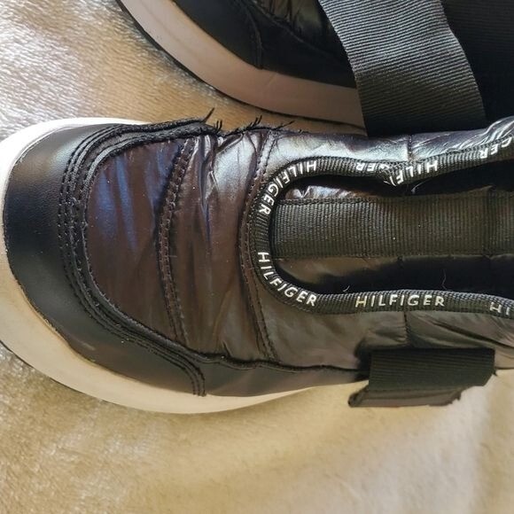 Tommy Hilfiger Puffer High Top Sneakers Black Navy Logo Strap Lug Sole Shoes