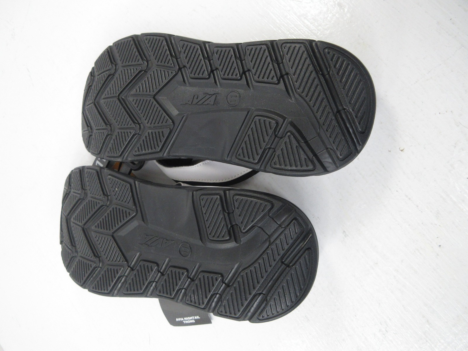 AVIA Hightail Thong Athletic Sandals Eva Foam Fom White Black Women’s Size 11