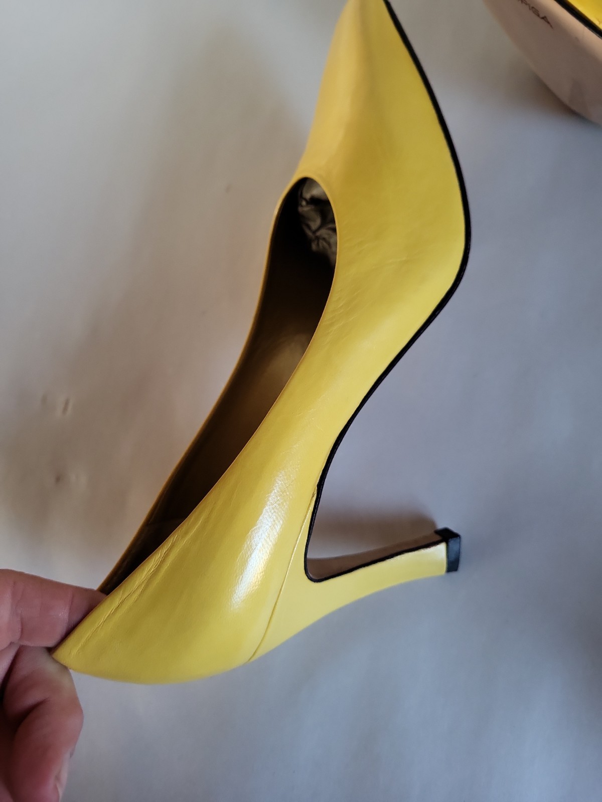 Vintage Via Spiga Size 7.5 M Yellow High Heel Pumps New In Box