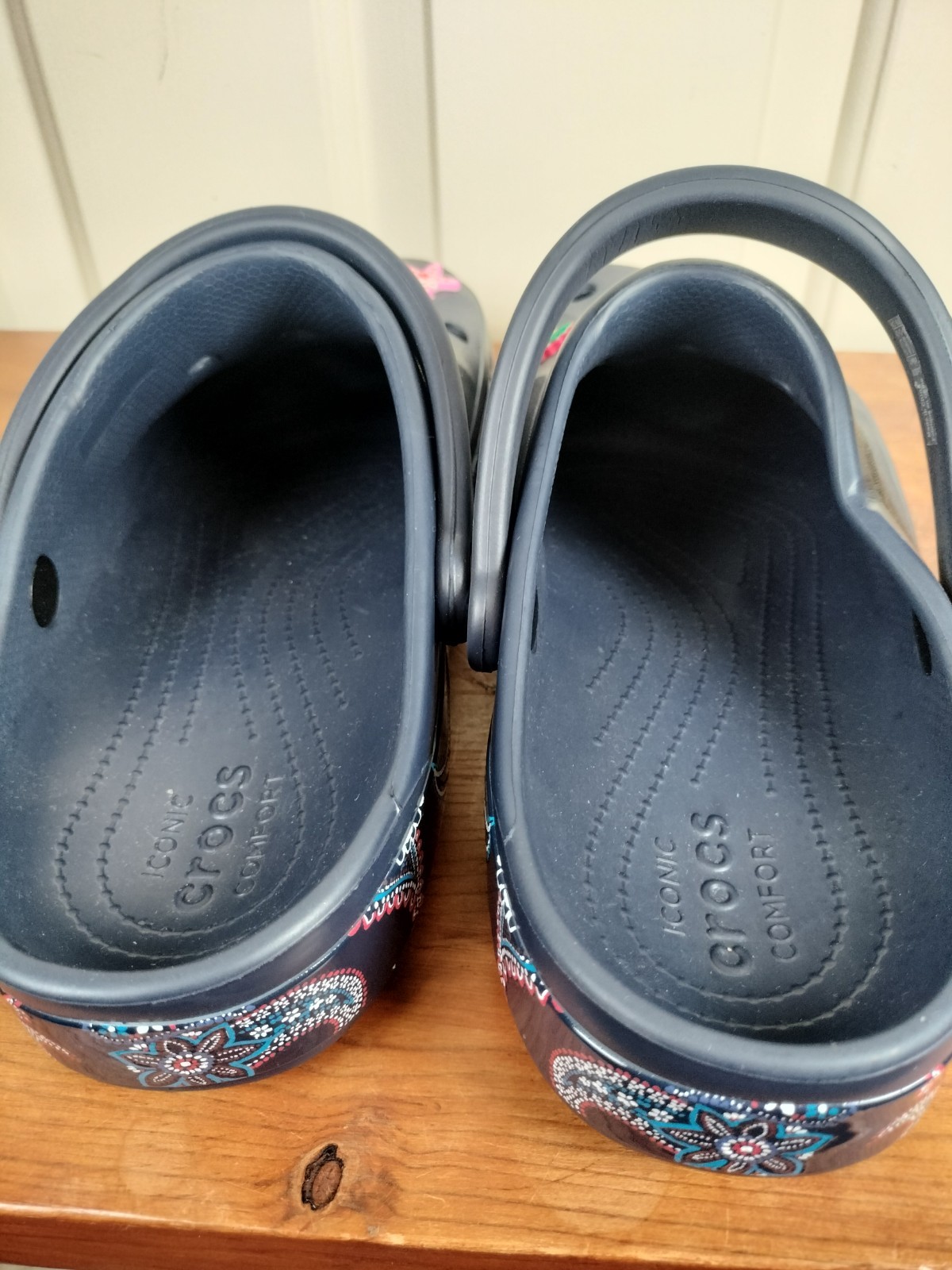 Crocs Baya Paisley Band Clogs Navy Blue Mens 9 Womens 11 Slip On Comfort Charms
