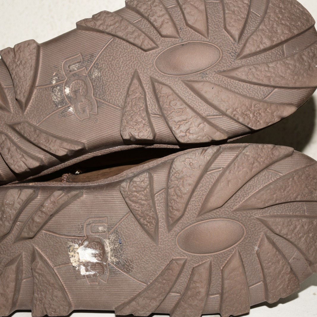 UGG Essential Short Leather Boot Women US 8