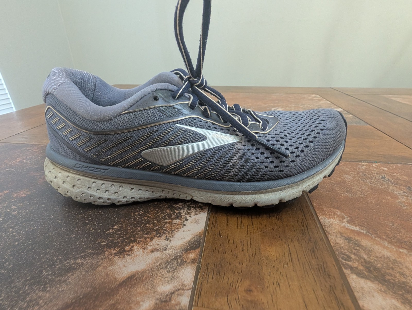 Brooks Womens Ghost 12 Running Shoes Gray Mesh Lightweight EVA 6 B