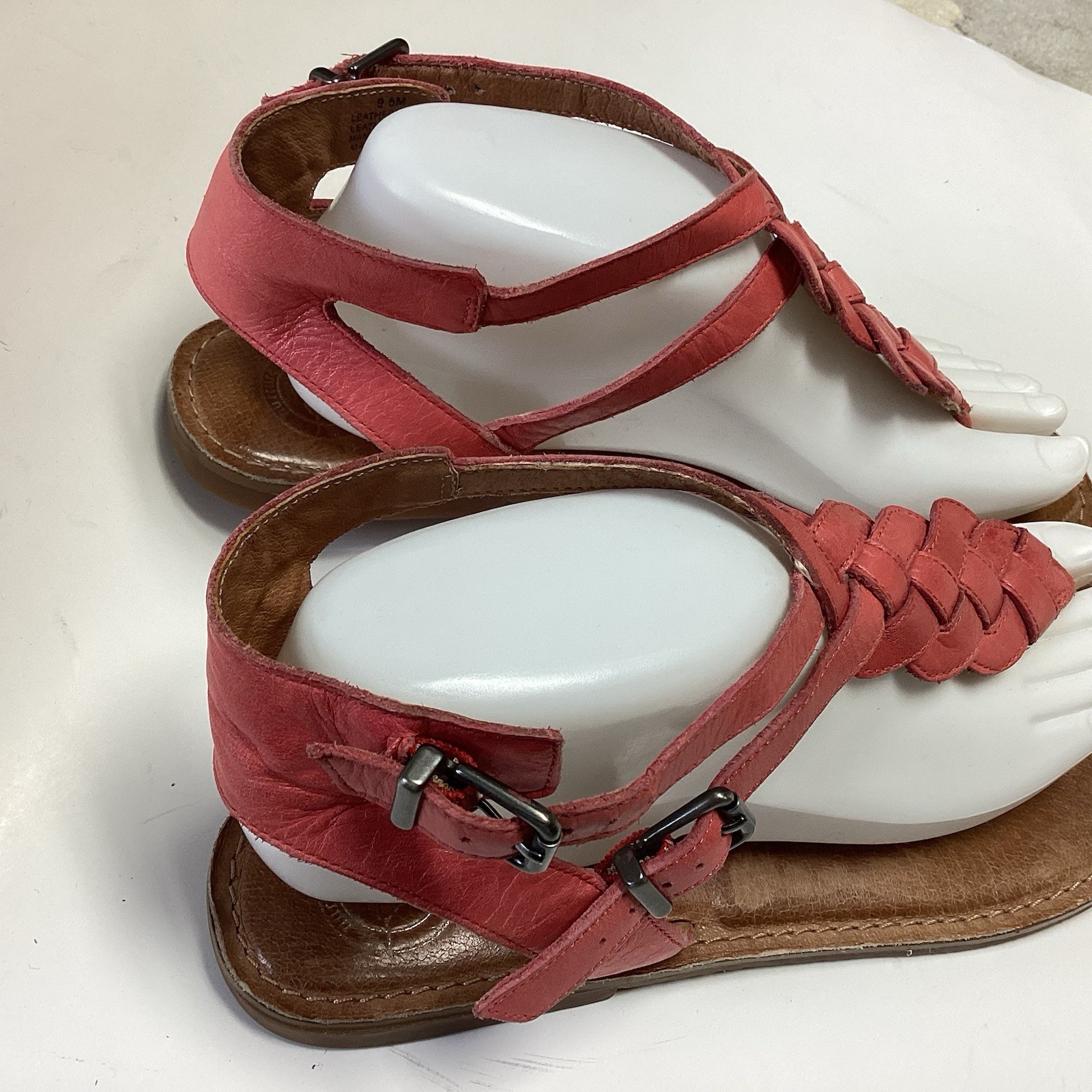 Nurture Sandals Womens Size 9.5M Double Buckle Thong Salmon Coral Leather Uppers