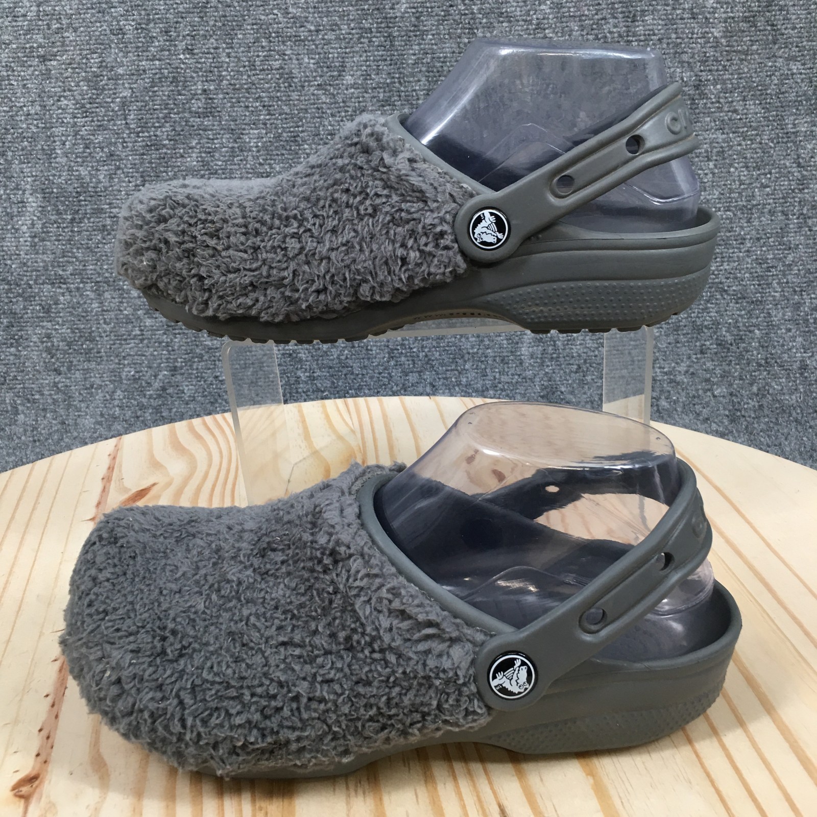 Crocs Shoes Mens 4 Womens 6 Classic Fuzz Mania Clog Gray Faux Fur Comfort Logo