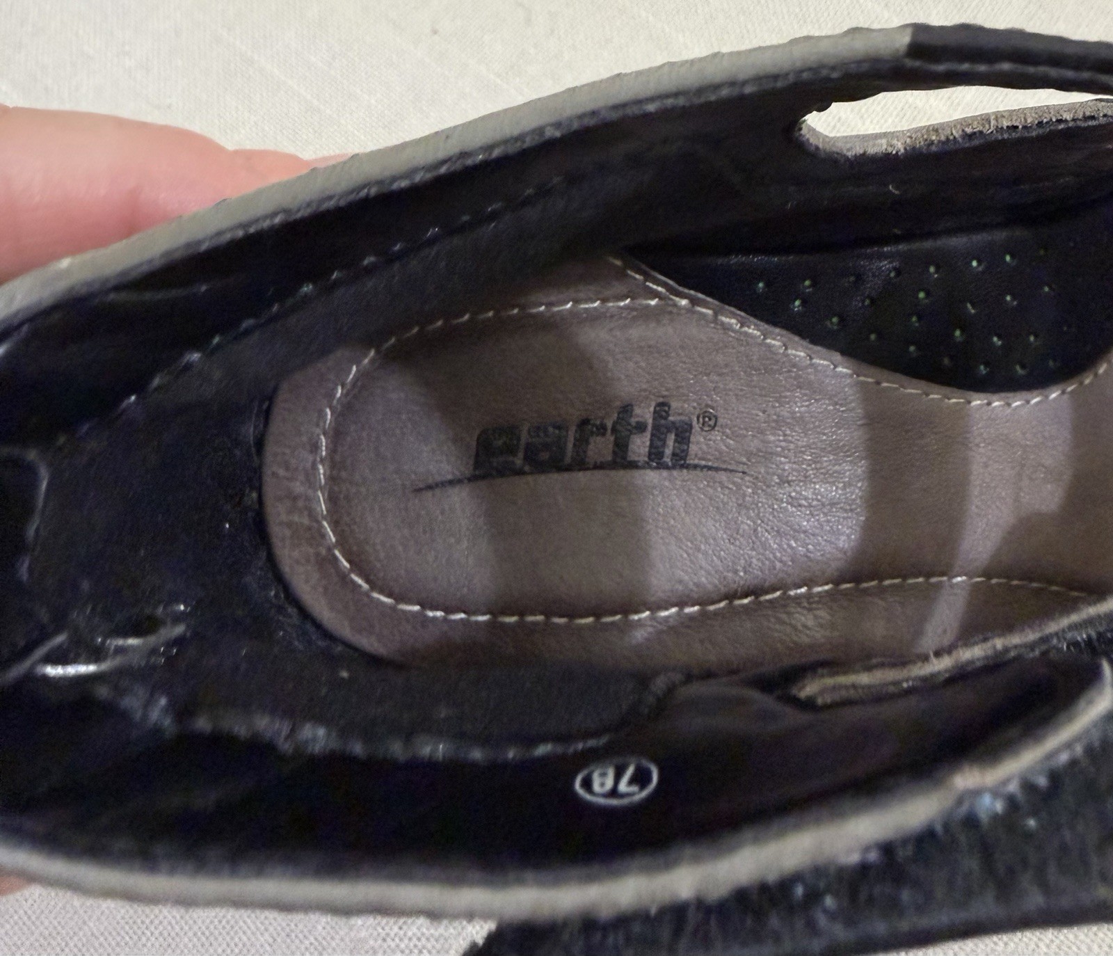 Earth Serano Retro Artsy Strap Mary Jane Pumps Black Gray Leather Witchy Goth 7