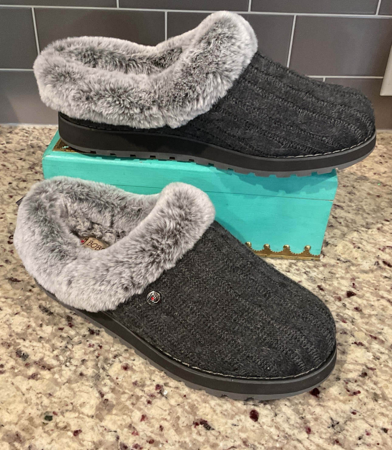 SKECHERS Sz 8 BOBS KeepsakesIce Angel slippers charcoal sweater-knit upper/Fur