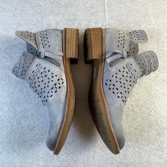 Blue Gray Sofft brand leather ankle boots with perforated pattern, size 8 Medium