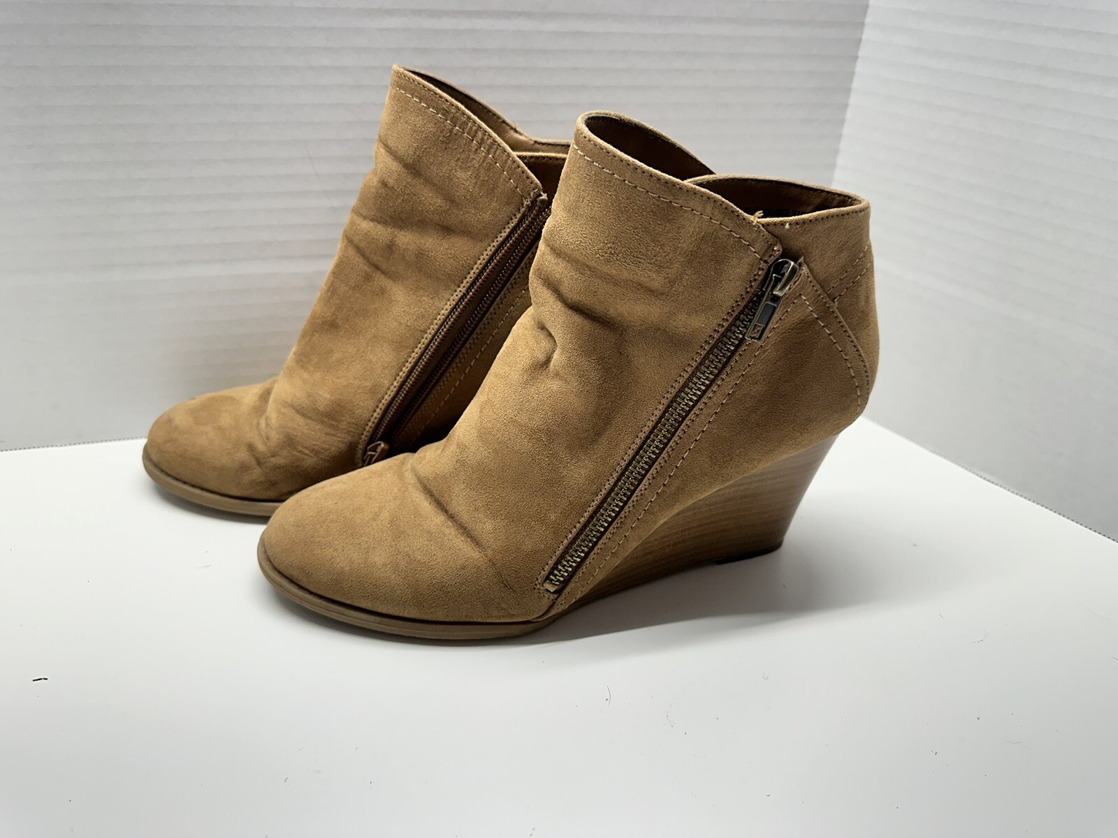RUFF HEWN Wedge Bootie Womens 9 Camel Tan Vegan Suede Ankle Boot Shoe RH-HOLLEY