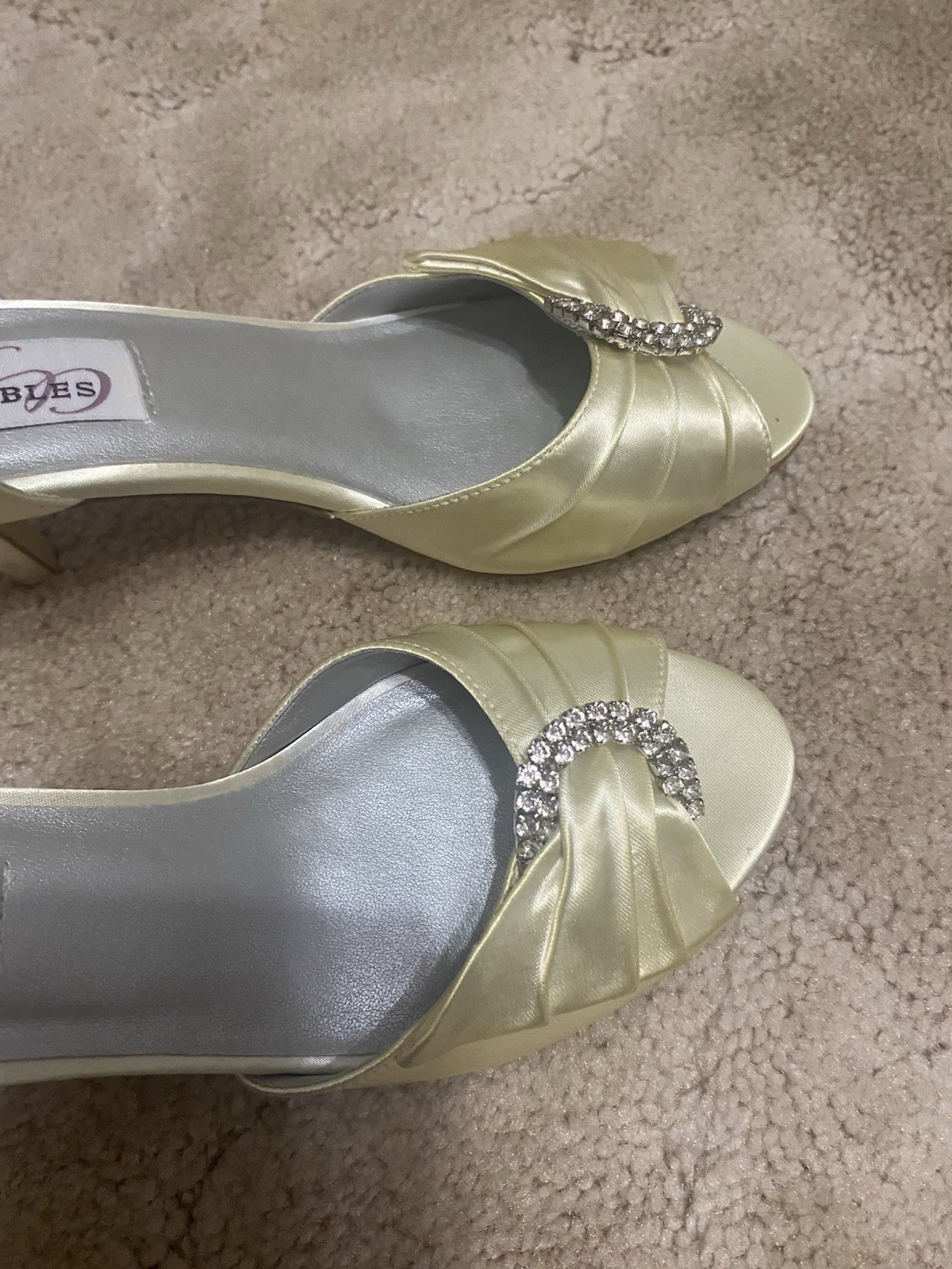 Dyeables Duchess Cream Colored High Heels Size 6.5