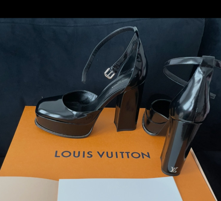 Louis Vuitton Women’s Heels Black Fame Platform Pump nearly new, size 9.5