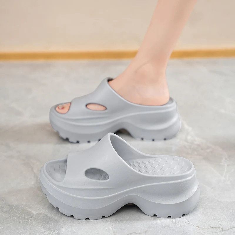 A Pair of Women’s Slippers, Wear-resistant, Non-slip, Comfortable, Simple, High