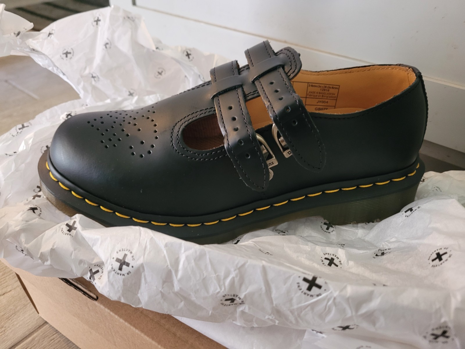 NEW Women’s Dr. Martens Mary Jane Shoes 8065 – Size 9