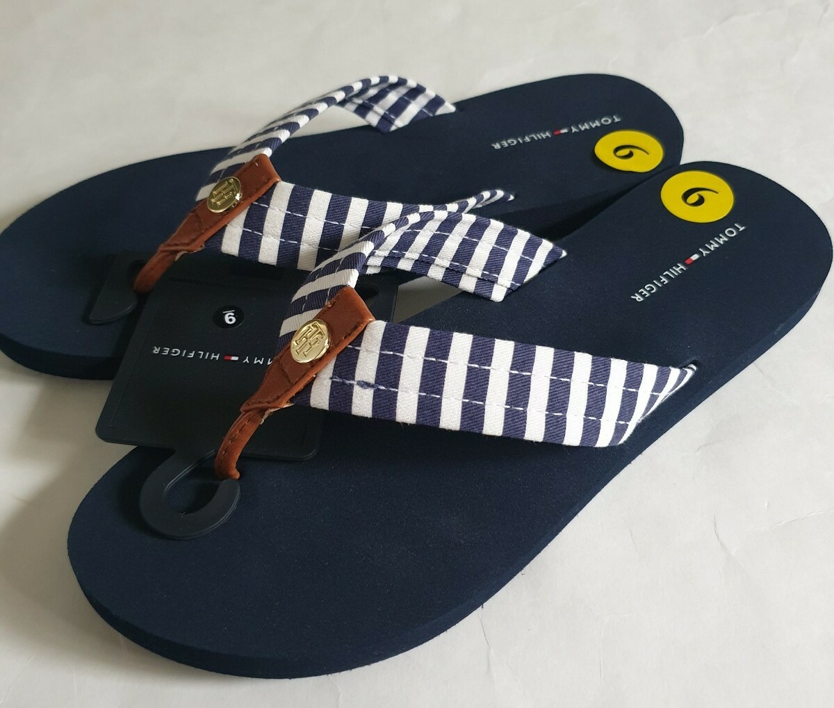 TOMMY HILFIGER Womens Candis Sandals Flip flops 7 10 11 Pink Blue Red